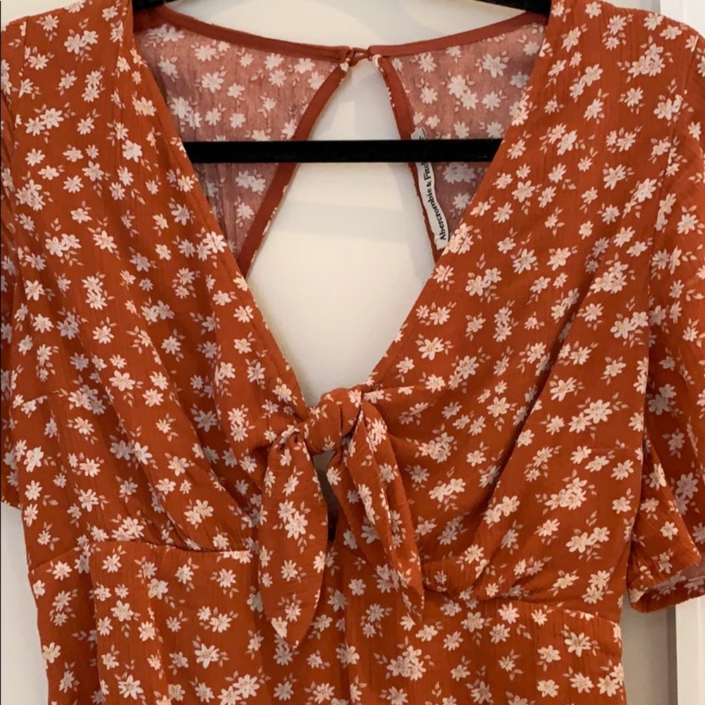 NWOT Tie front bodysuit